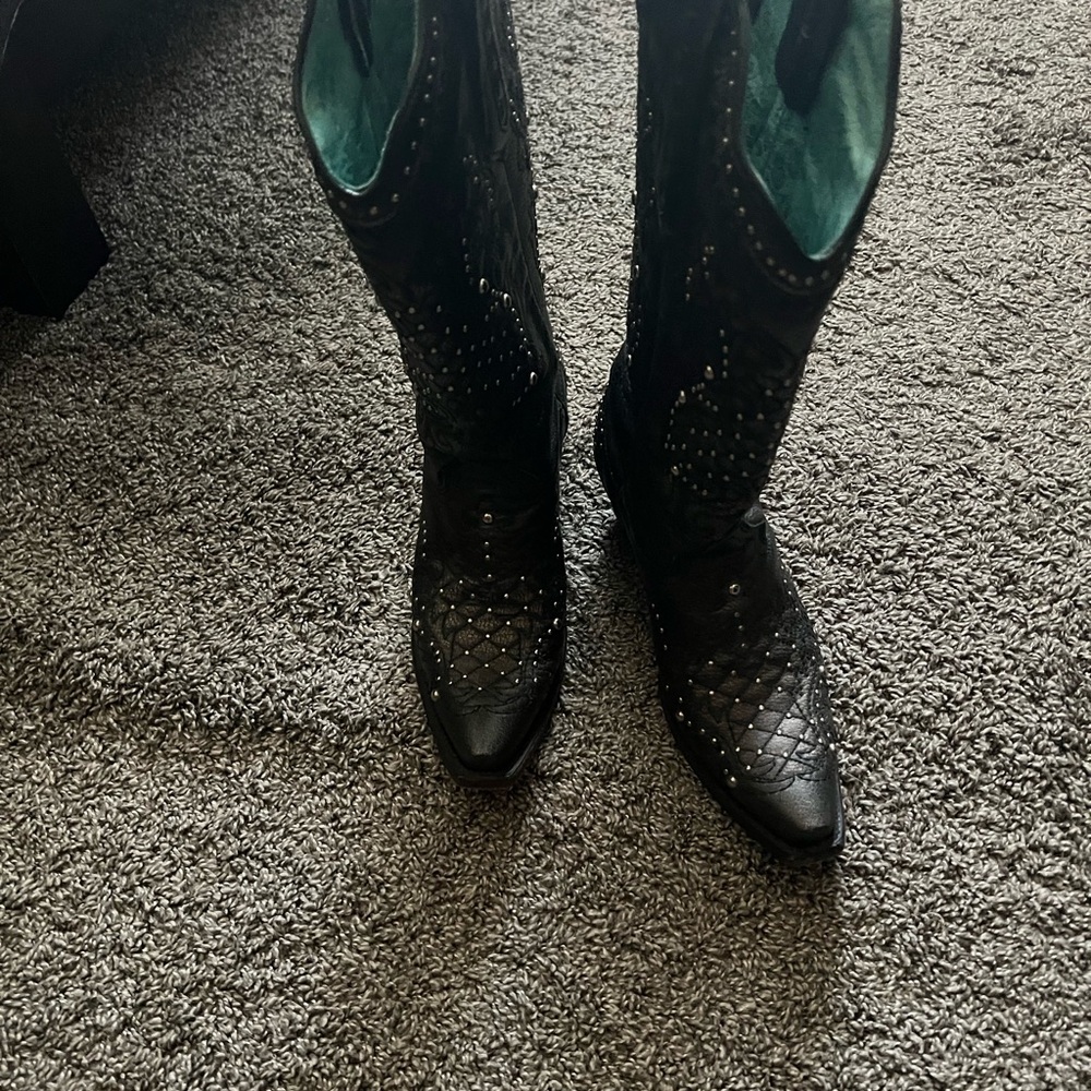 Chic Black Heeled Boots for Effortless Elegance